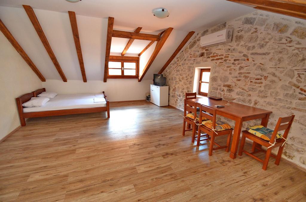 Apartments Historic Stone House Котор Номер фото